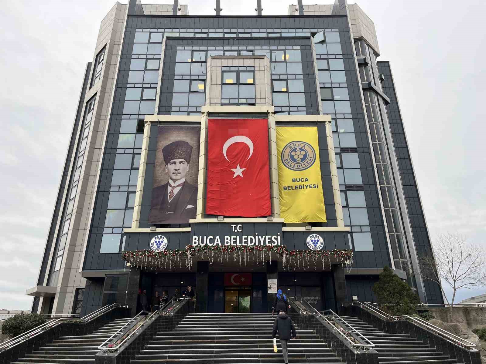 Buca Belediyesine operasyonda 26 şüpheli adliyede