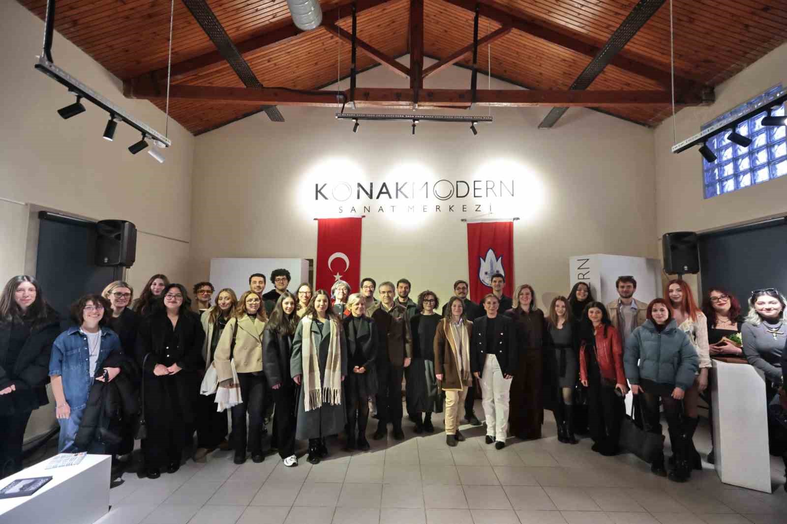 Genç iletişimcilerden çok katmanlı bir sergi