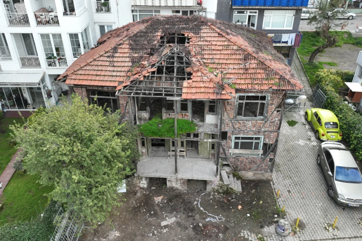 Gölcük’te Tarihi Yapı Yeni Kütüphane Oluyor