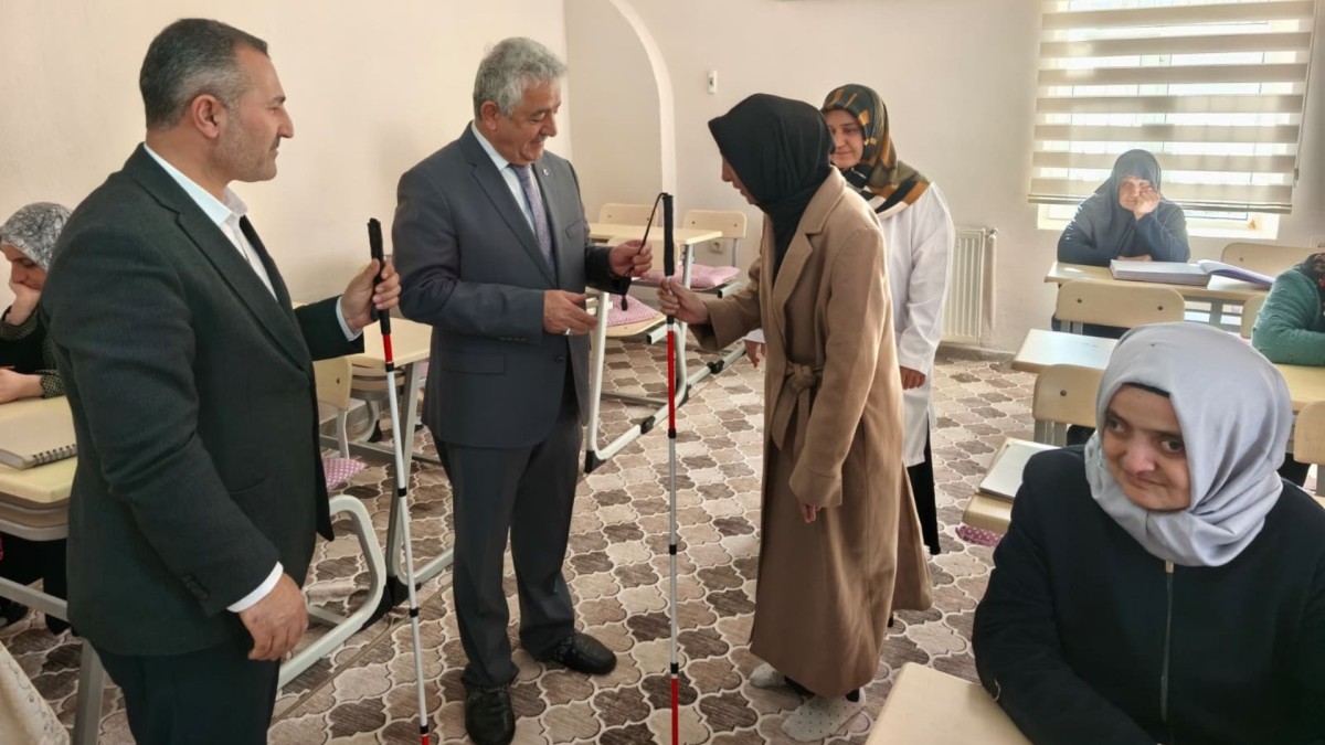 İl Müftüsü Mevlüt Haliloğlu’ndan Görme Engelliler Kur'an Kursu’na ziyaret