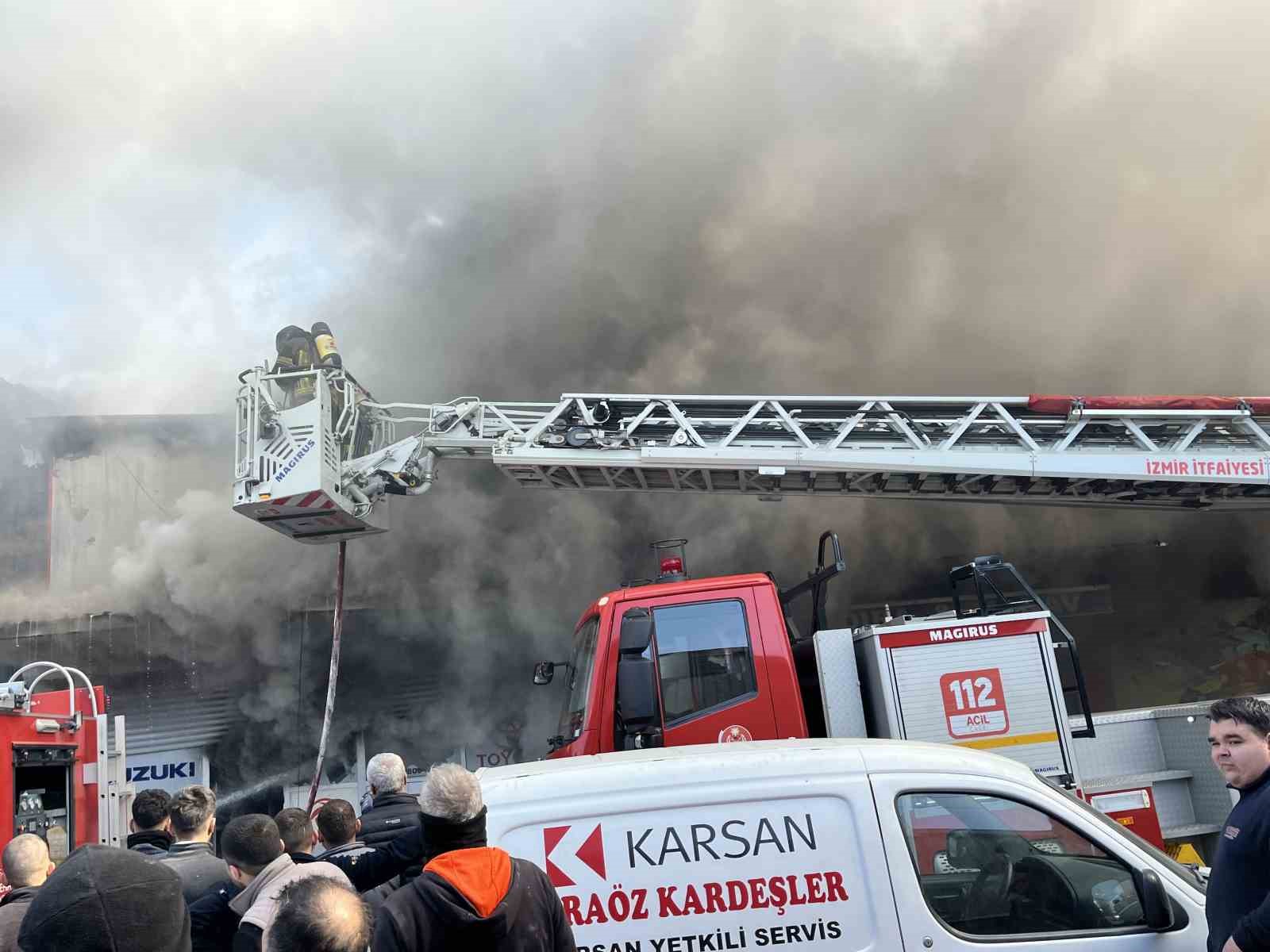İzmir 6. Sanayi’de yedek parça dükkanında yangın
