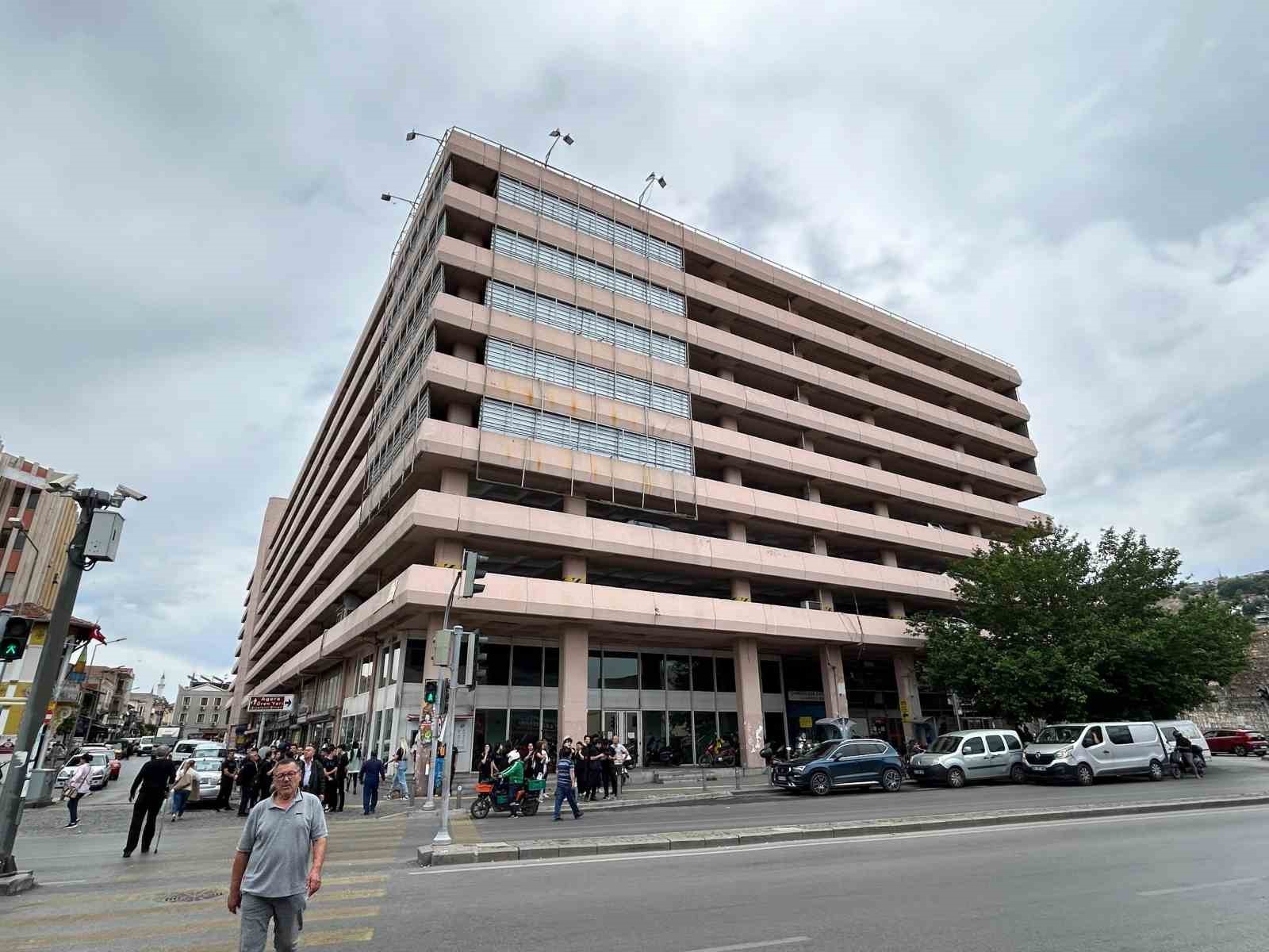 İzmir Büyükşehir: "Çankaya Otoparkı’nın kapatılması keyfi değil zorunlu"