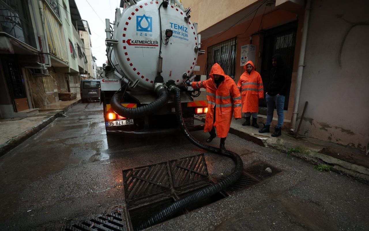 İzmir’de 187 su baskını ihbarına müdahale edildi