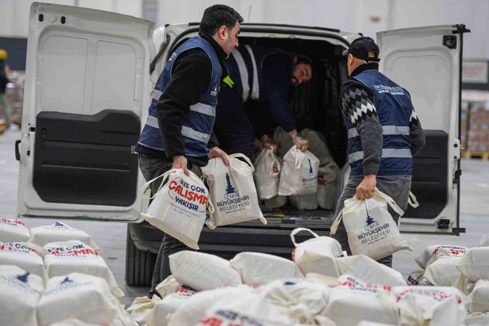 İzmir’de 24 bin haneye kahvaltı paketi dağıtımı başladı
