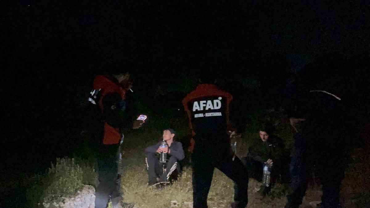 İzmir’de dağlık alanda mahsur kalan çocuklar kurtarıldı