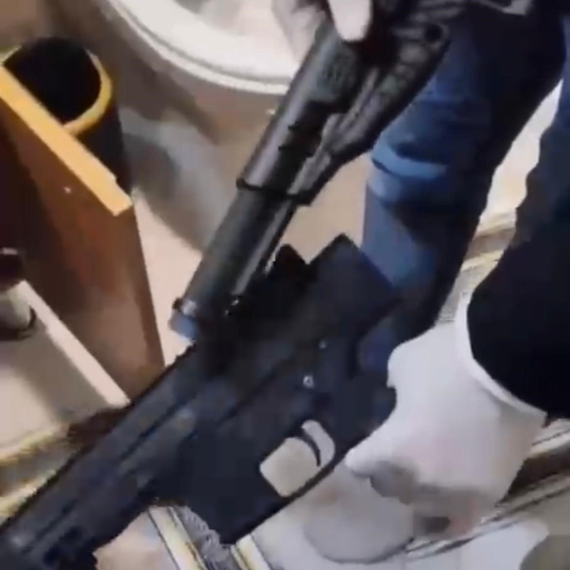 İzmir’de kendini vuran şüphelinin evinden cephanelik çıktı