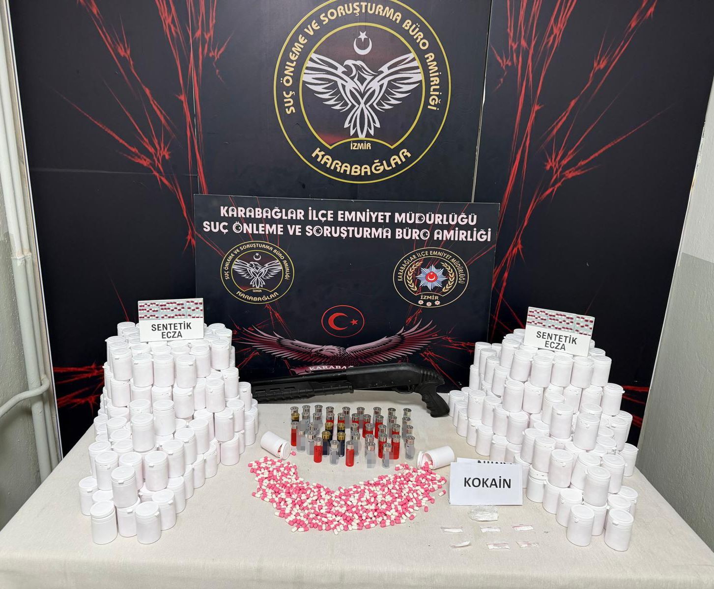 İzmir’de uyuşturucu operasyonu: 24 bin hap ele geçirildi