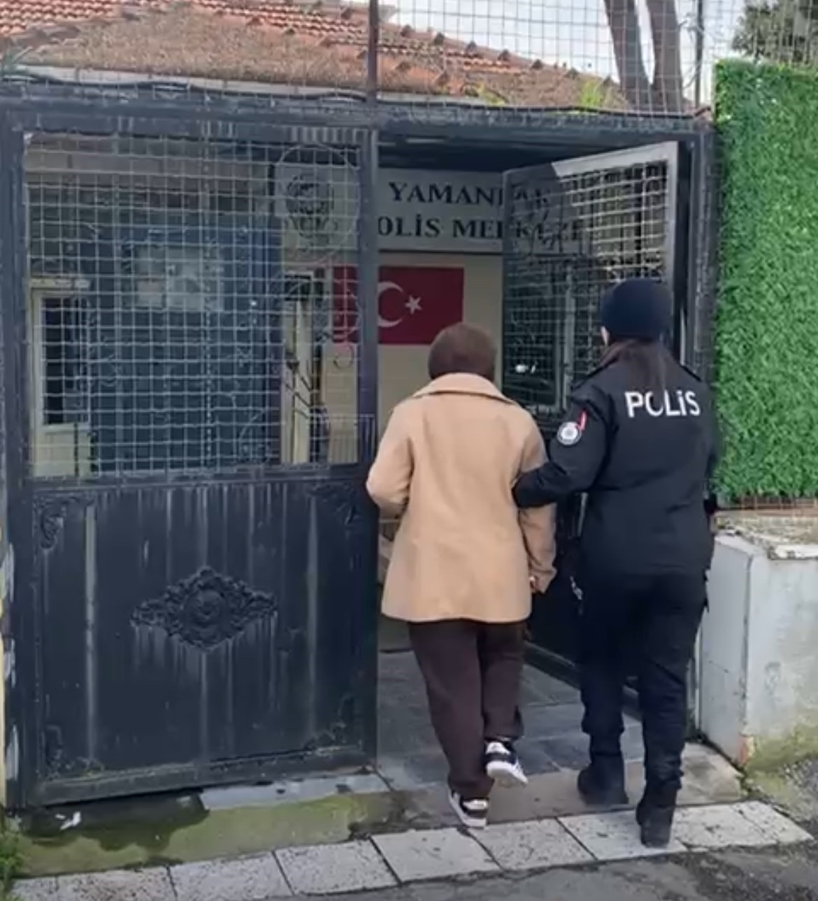 İzmir’de uyuşturucu ticaretinden aranan hükümlü yakalandı