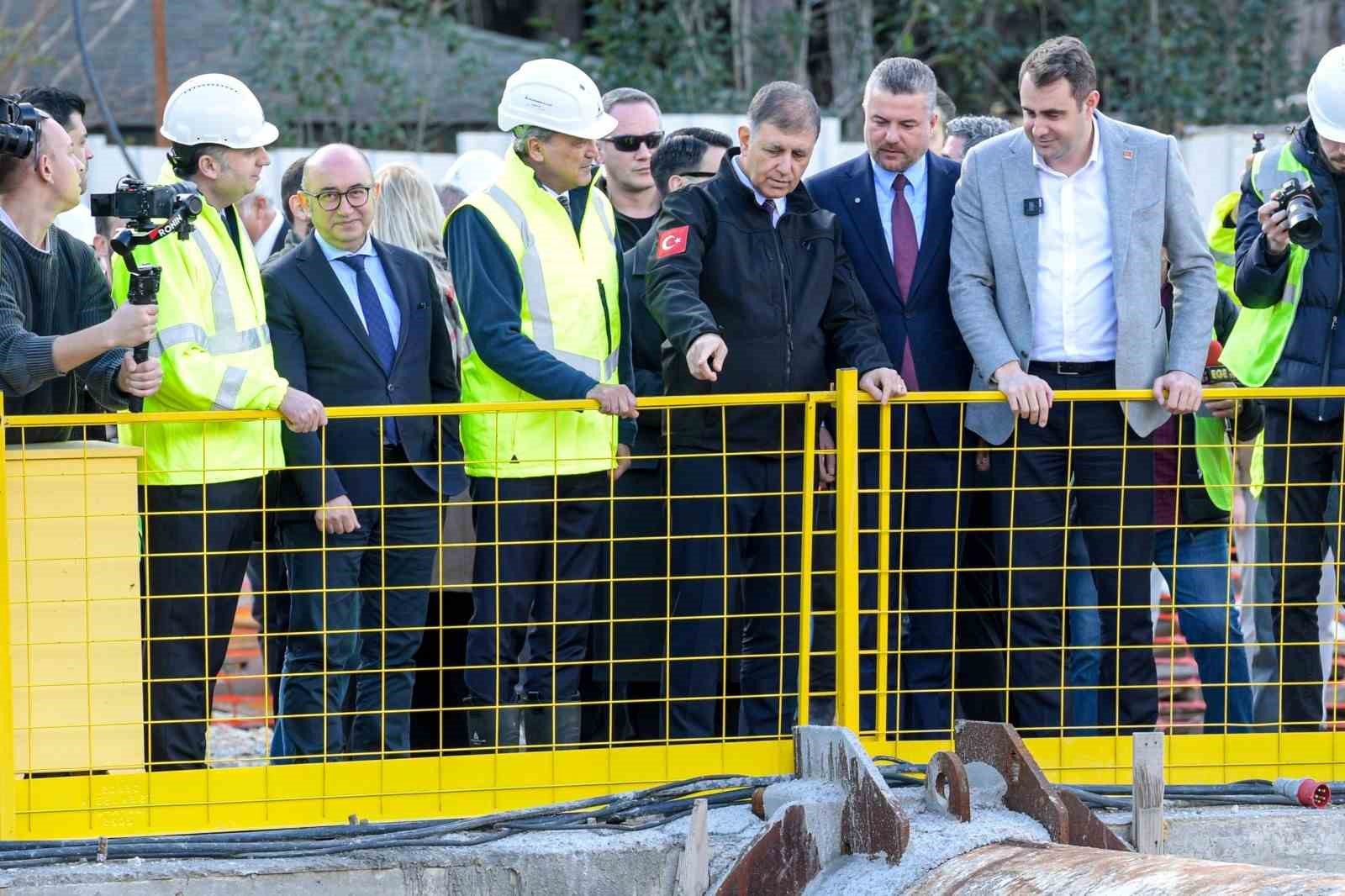 İzmir’in dev projesi Buca Metrosu’nda tünel kazıları tamamlandı