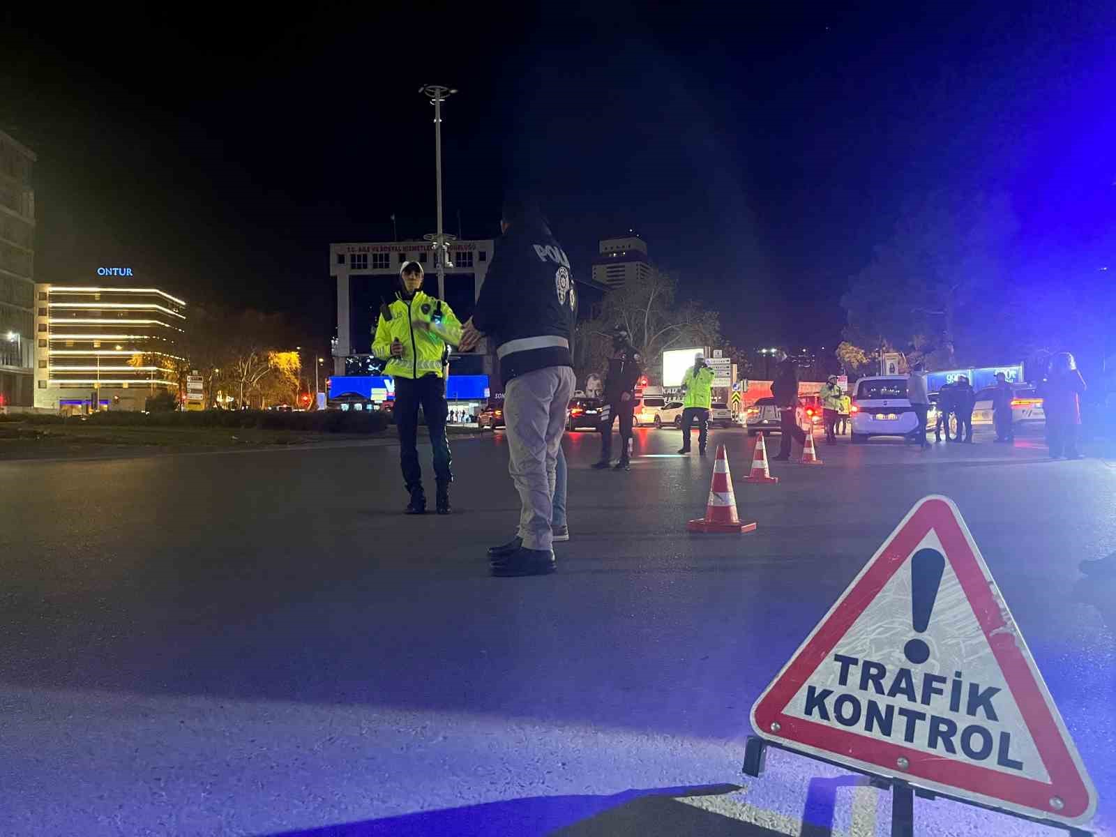 İzmir’de yeni yıl mesaisi: 13 bin personel sahada