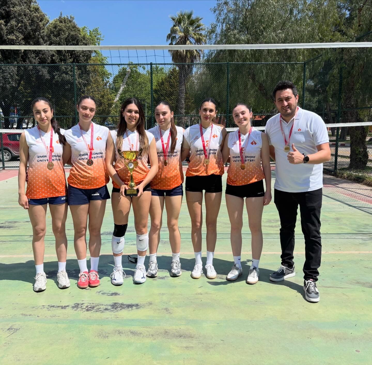 İzmir Ekonomi, denizde ve filede şampiyon