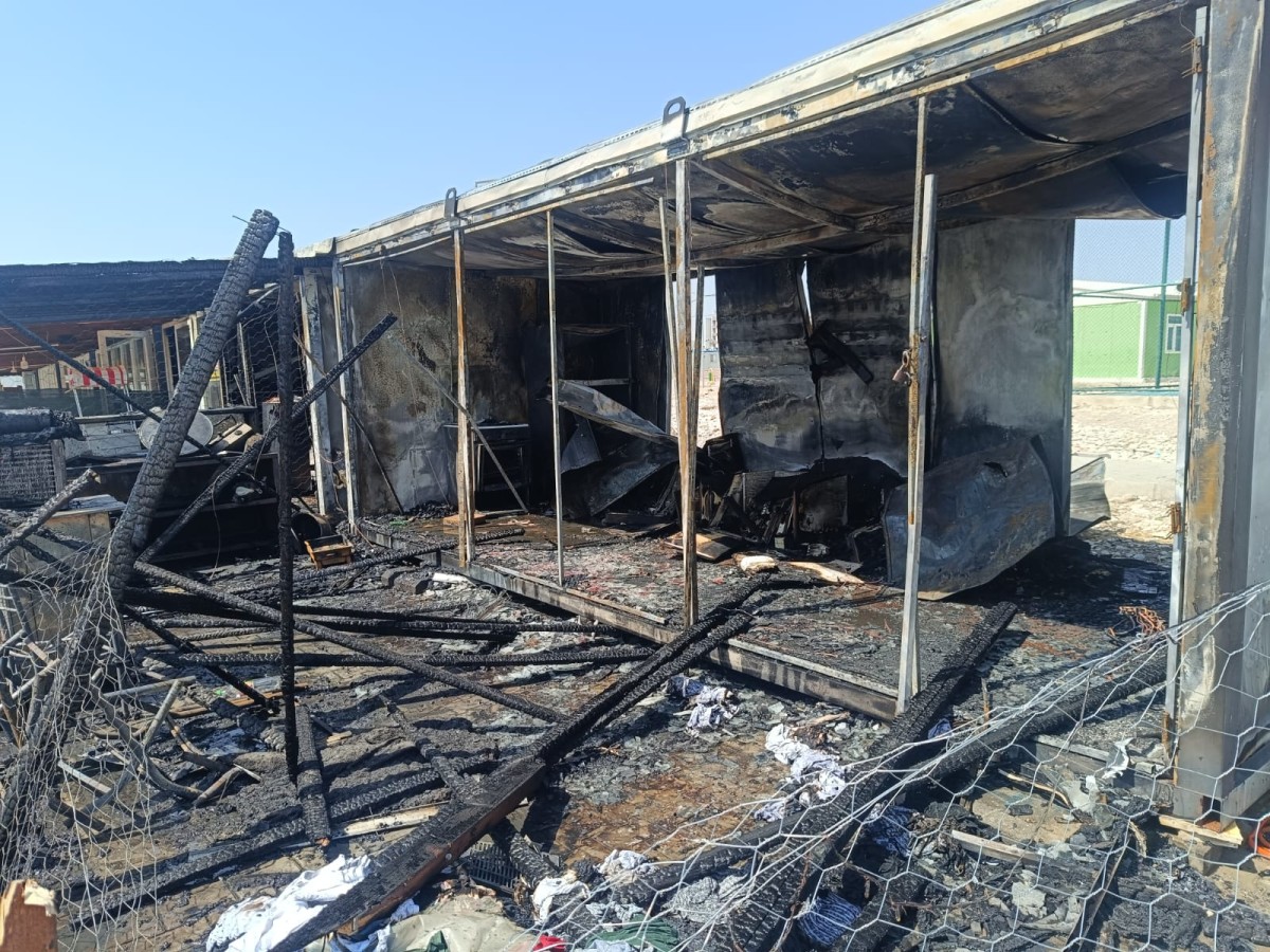 Konteyner iş yerinde yangın: İki iş yeri kullanılamaz hale geldi