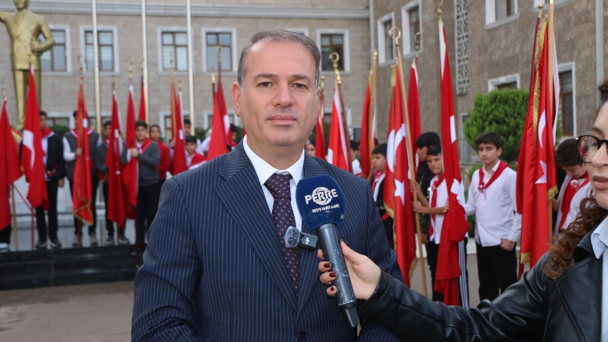 Milli Eğitim İl Müdürü Tosun: ‘Bize değer katan öğretmenlerimizin Öğretmenler Günü’nü kutluyoruz'  - Videolu Haber