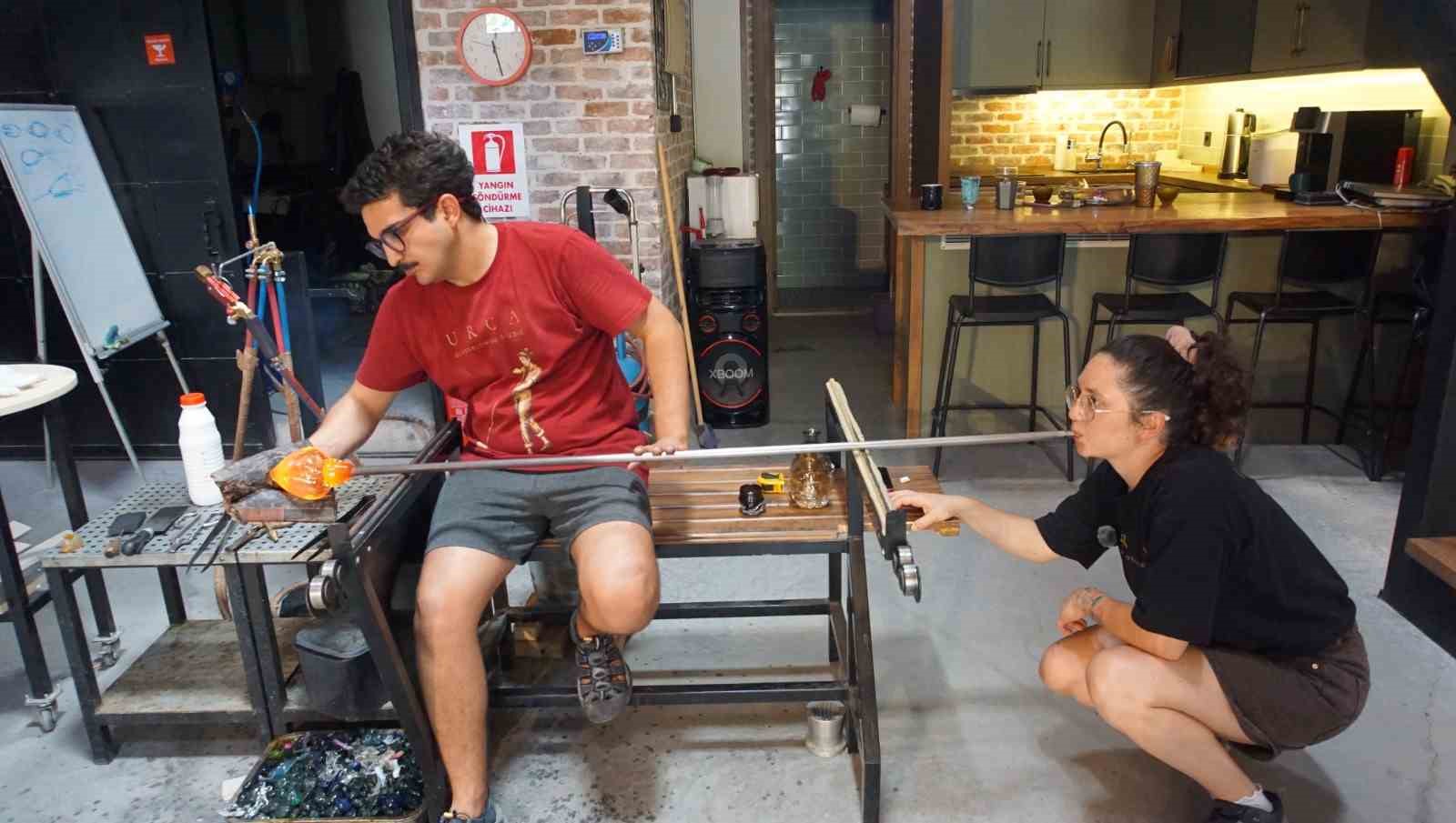 Roma yöntemiyle bin 190 derecelik cam sanatı