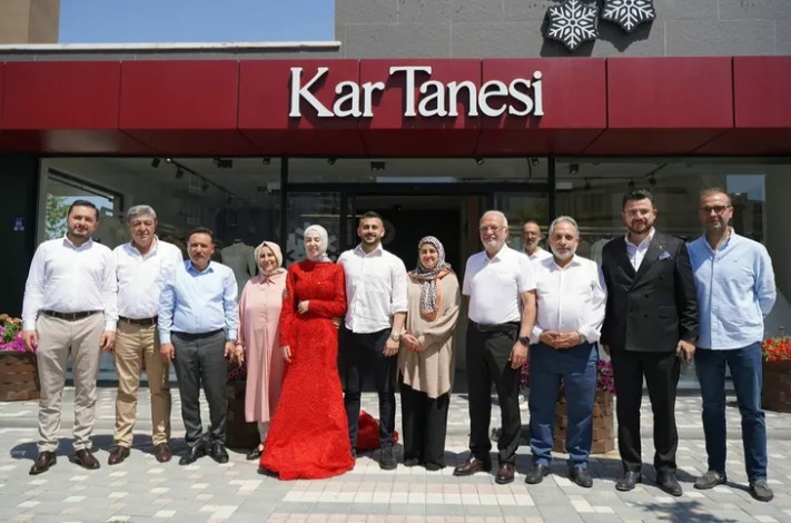 Talas’ta Karbeyaz Gelinlik Evi Beğeni Topladı