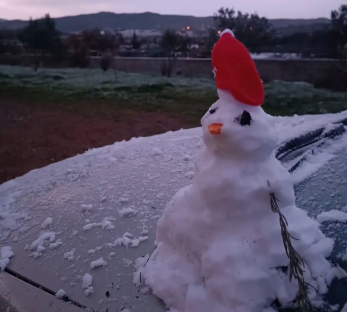 Urla’da kar yağışı etkili oldu